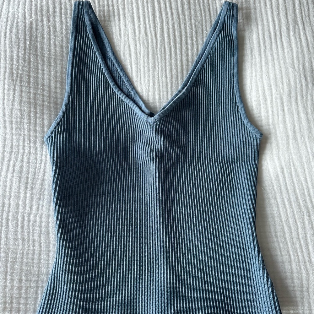 Aritzia Babaton Sleeveless Sculpt Knit, Blue